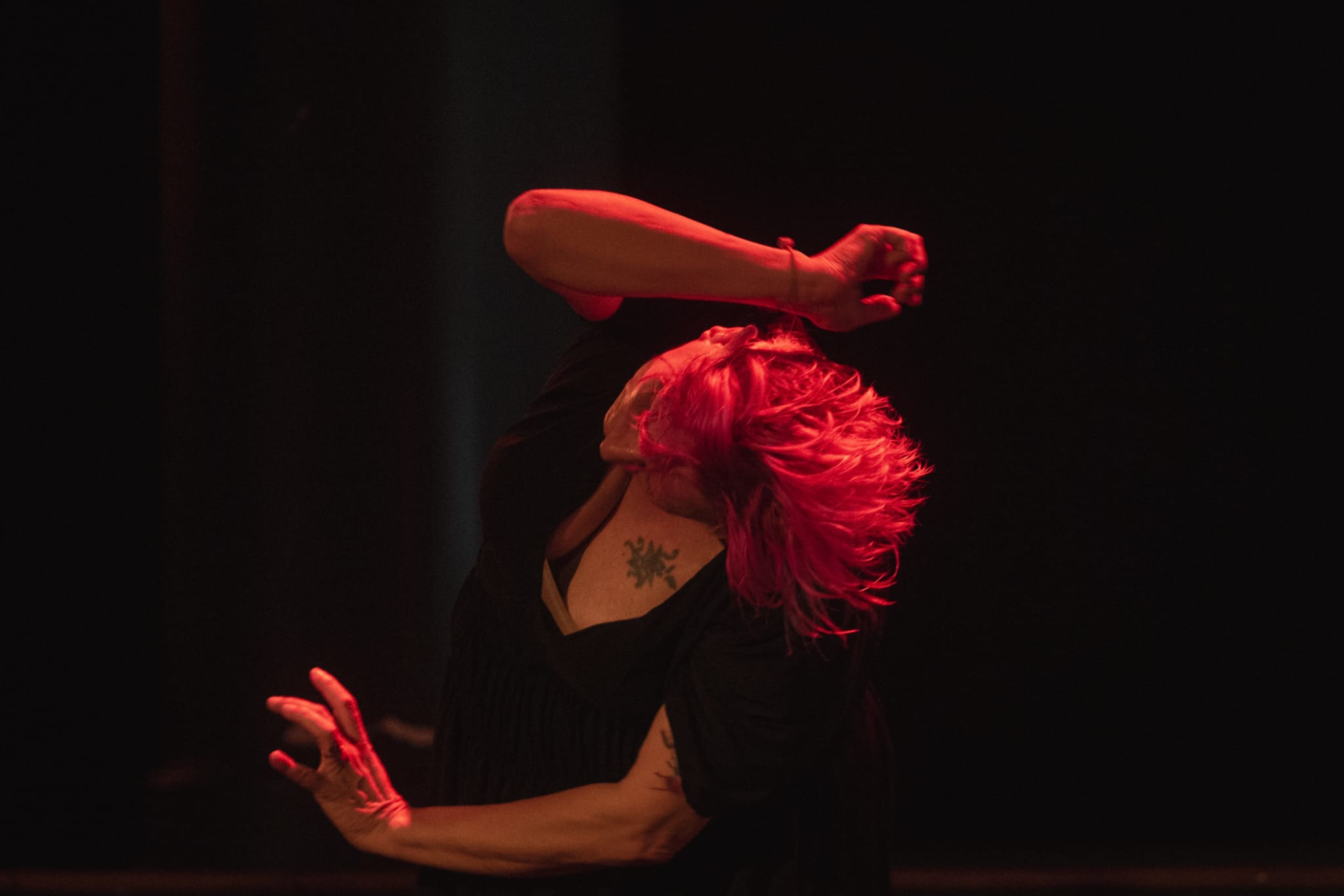 Rita Alves em performance em palco