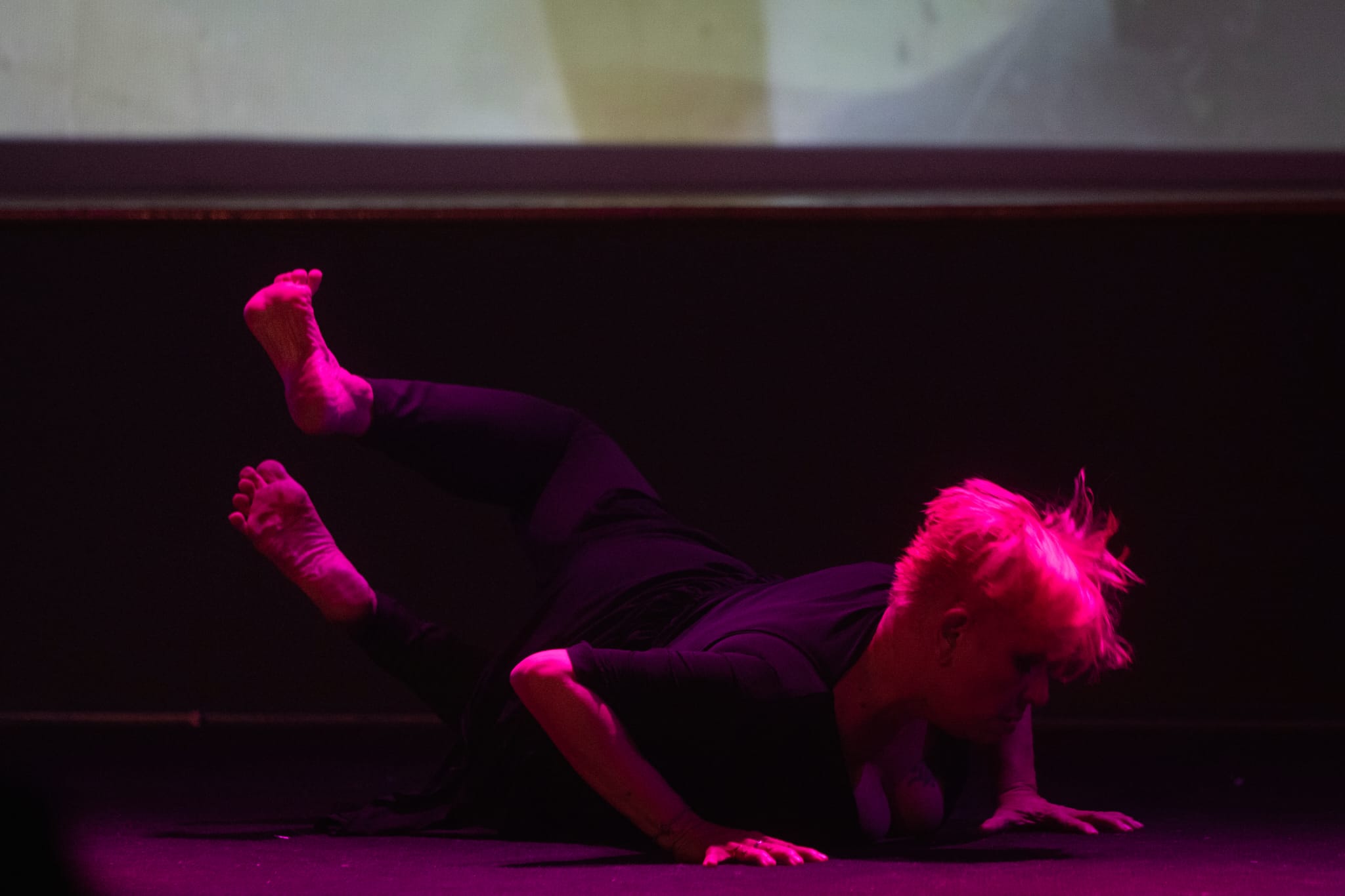 Rita Alves em performance em palco